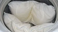 Comment nettoyer un oreiller jauni sans javel avec du bicarbonate de soude